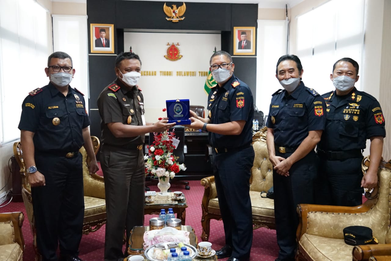 Kakanwil DJBC Sulawesi Bagian Utara, Cerah Bangun Jalin Silatuhrahmi  Kajati Sulteng Jacob Hendrik Pattipeilohy