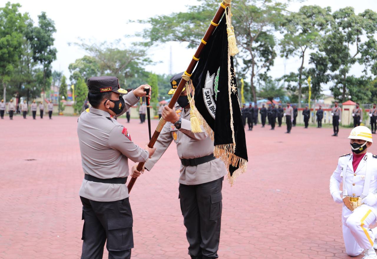 Kapolda Sumut Terima Pataka Satya Bakti Jaya di Lap KS Tubun Mapoldasu