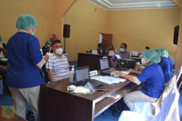 Pimpinan dan Anggota DPRD Pakpak Bharat Beserta Jajaran DPRDÂ  Vaksin COVID-19 Tahap I