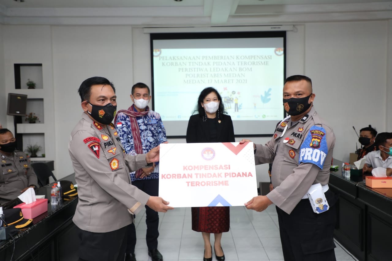 Kapolda Sumut, LPSK dan Komisi III DPR RI Serahkan Bantuan 7 Korban Bom Polrestabes Medan