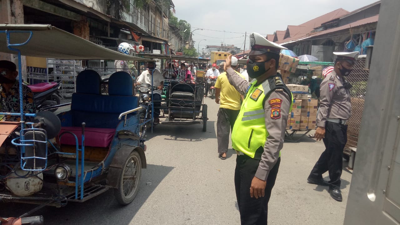 Sat Lantas Polres Tanjung Balai Teribkan Kendaraan Parkir Sembarang Tempat