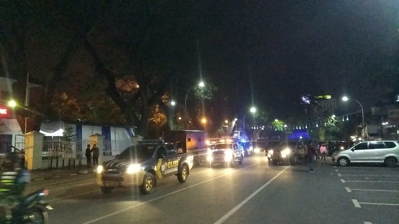 TNI - Polri Bersama Sat Pol PP dan Satgas Covid-19 Tingkatkan Patroli Peneraapan PPKM Mikro