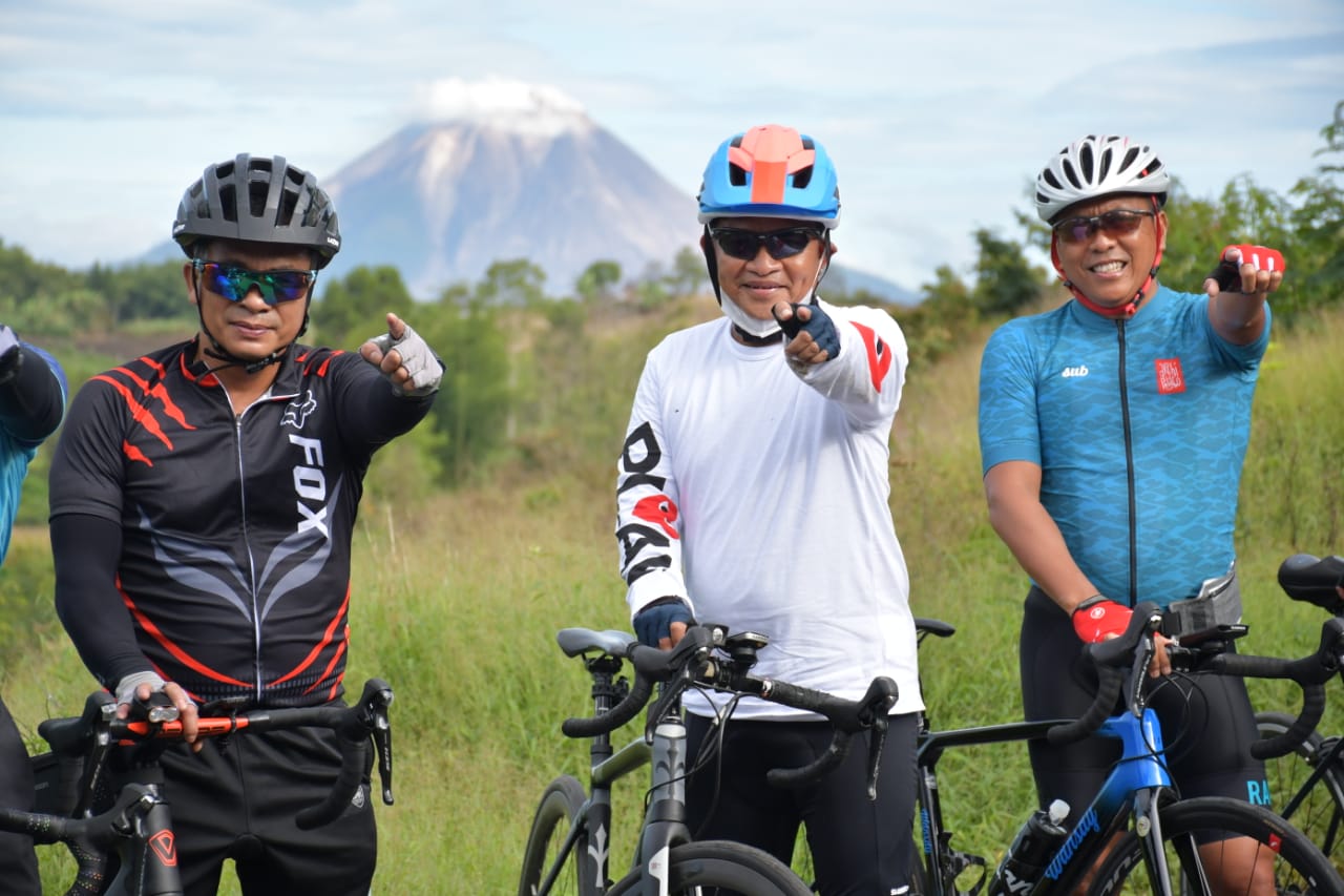 Menjaga Kebugaran, Pangdam I/ BB Gowes Jelajahi Gunung Sinabung