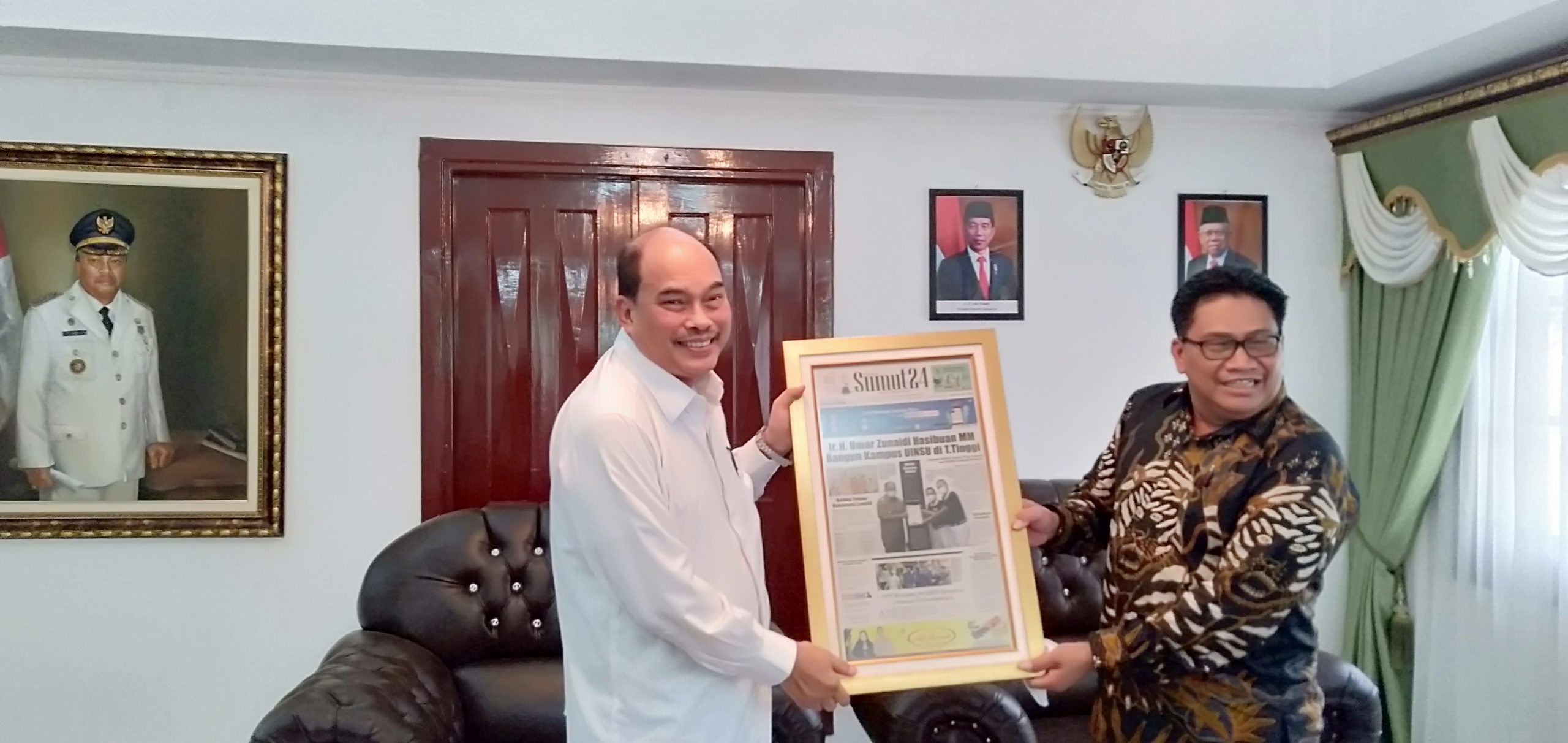 HUT Ke- 9 SUMUT24,Â  Wali Kota T.Tinggi Terima Penghargaan 