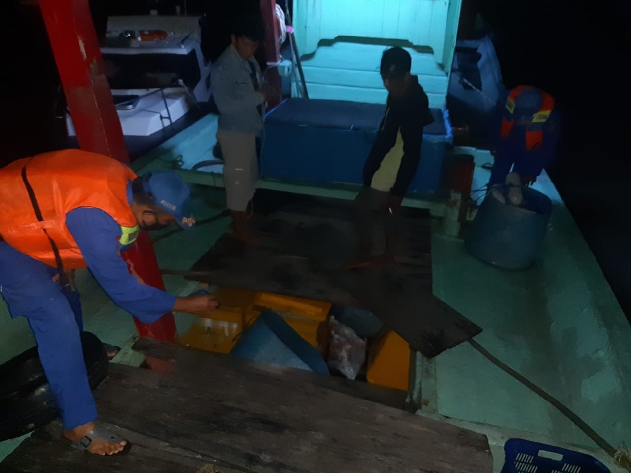 Sat Polair Polres Tanjung Balai Sosialisasi Adaptasi Kebiasaan Baru kepada Nelayan