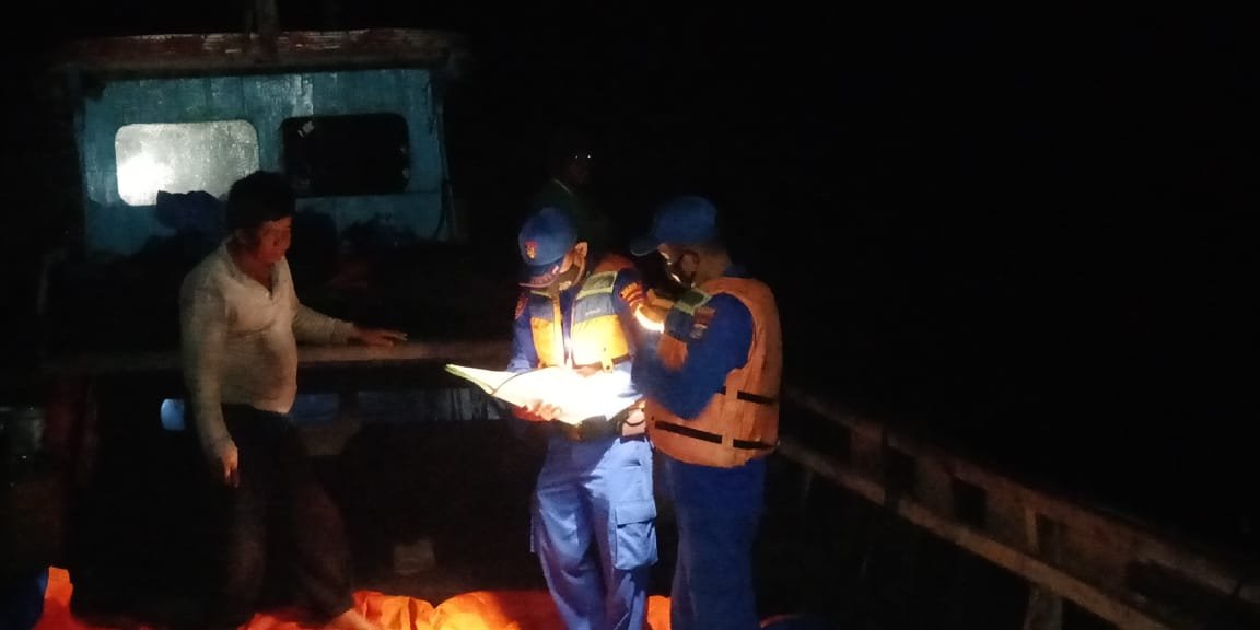 Tim Regu II Sat Polair Polres Tanjung Balai Tugas Rutin Patroli Perairan Tanjung Balai