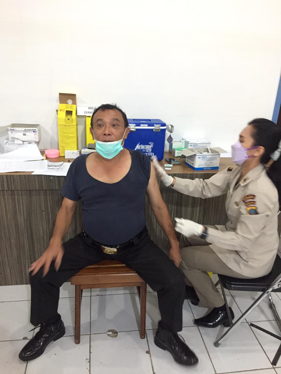 100 Personil Polda Sumut Jalani Vaksinasi