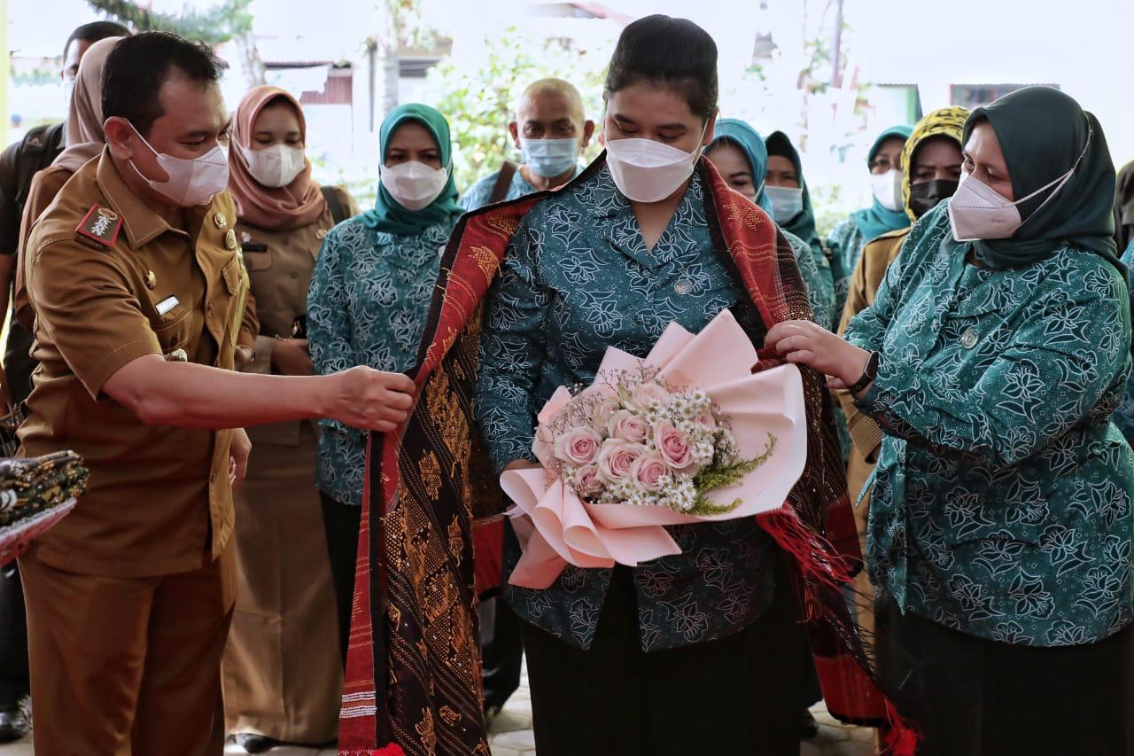 Kahiyang Ayu Minta TP PKK Kota Medan Dukung dan Wujudkan Program Satu Kelurahan Satu Sentra Usaha