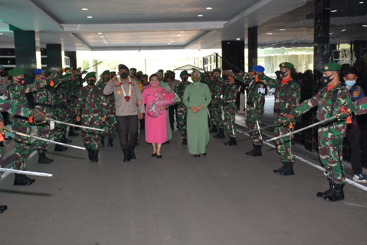 Bukti Sinergitas TNI-Polri, Pangdam I/BB Melepas Irjen Pol Martuani Sormin