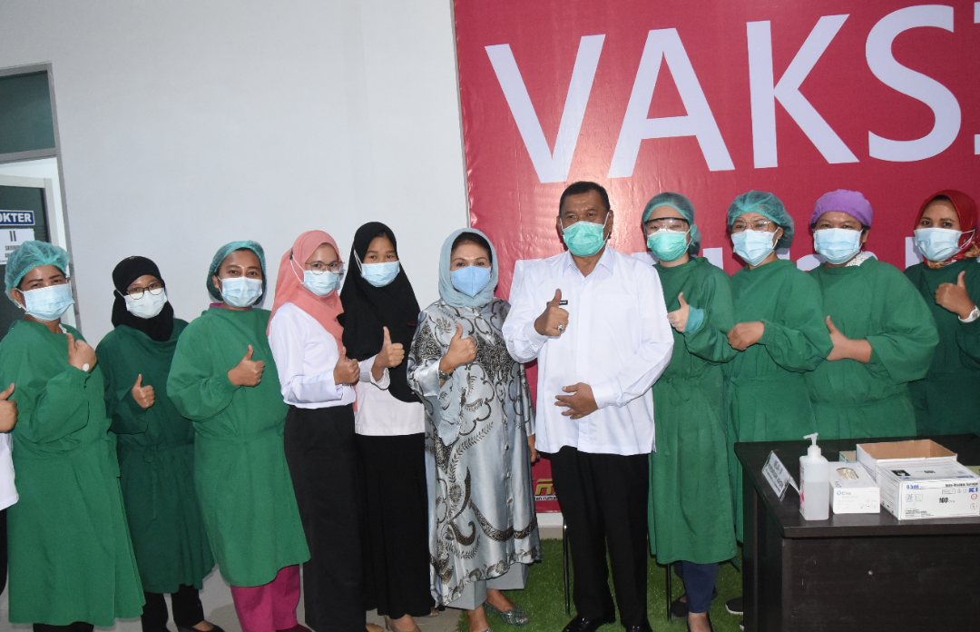 Bupati Deli Serdang H Ashari Tambunan menjalani Vaksinasi Covid-19 dosis kedua.