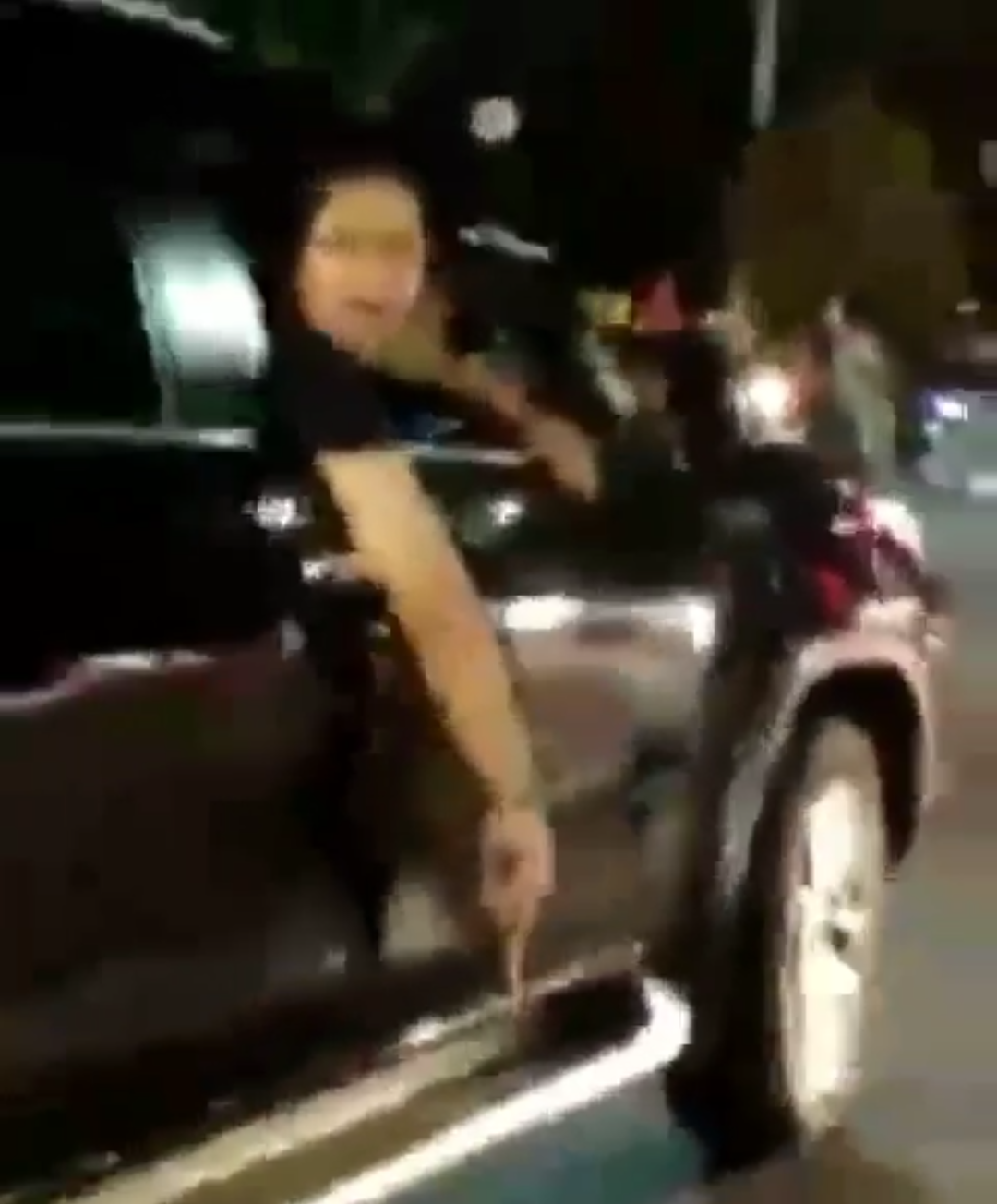 Nabrak Motor, Pengemudi Ini Malah Acungkan Pistol Ancam Warga di Duren Sawit