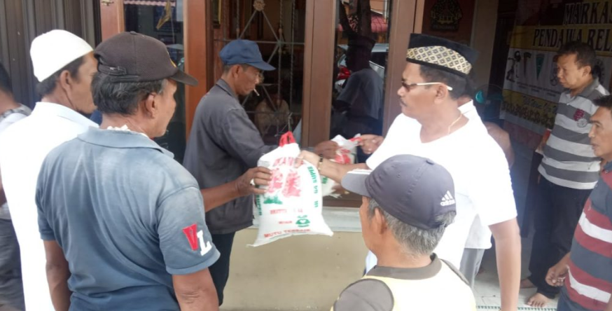 Bagikan Sembako Kepada Abang Becak, Ini Kata Ruslan Ketua Pendawa Sumut