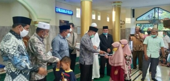 Bupati Palas H Ali Sutan Harahap Berikan santunan tali asih kepada 248 orang anak yatim