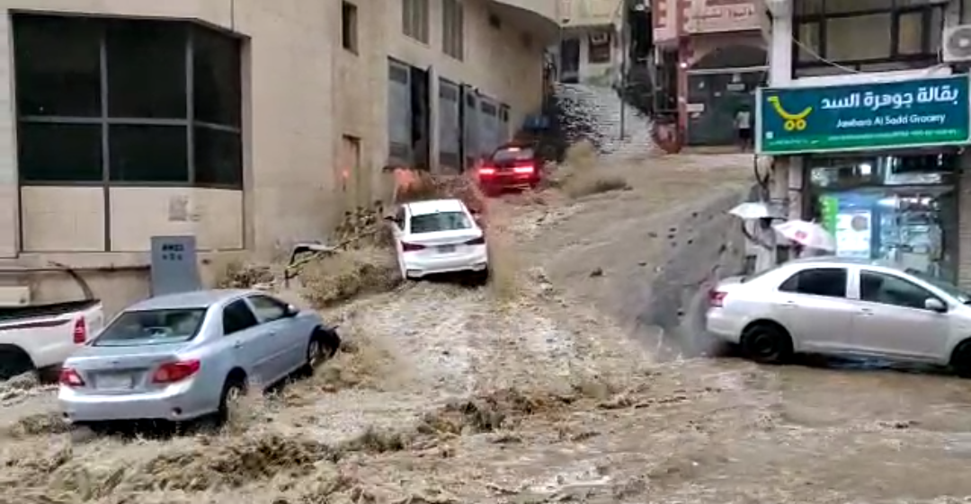 Diguyur Hujan, Kota Makkah Dilanda Kebanjiran dan Hujan Es