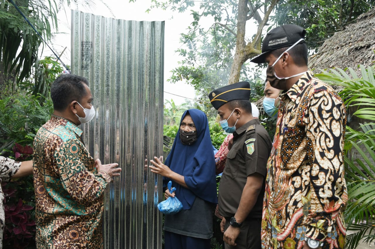 Bupati Darma Wijaya Bantu Korban Puting Beliung