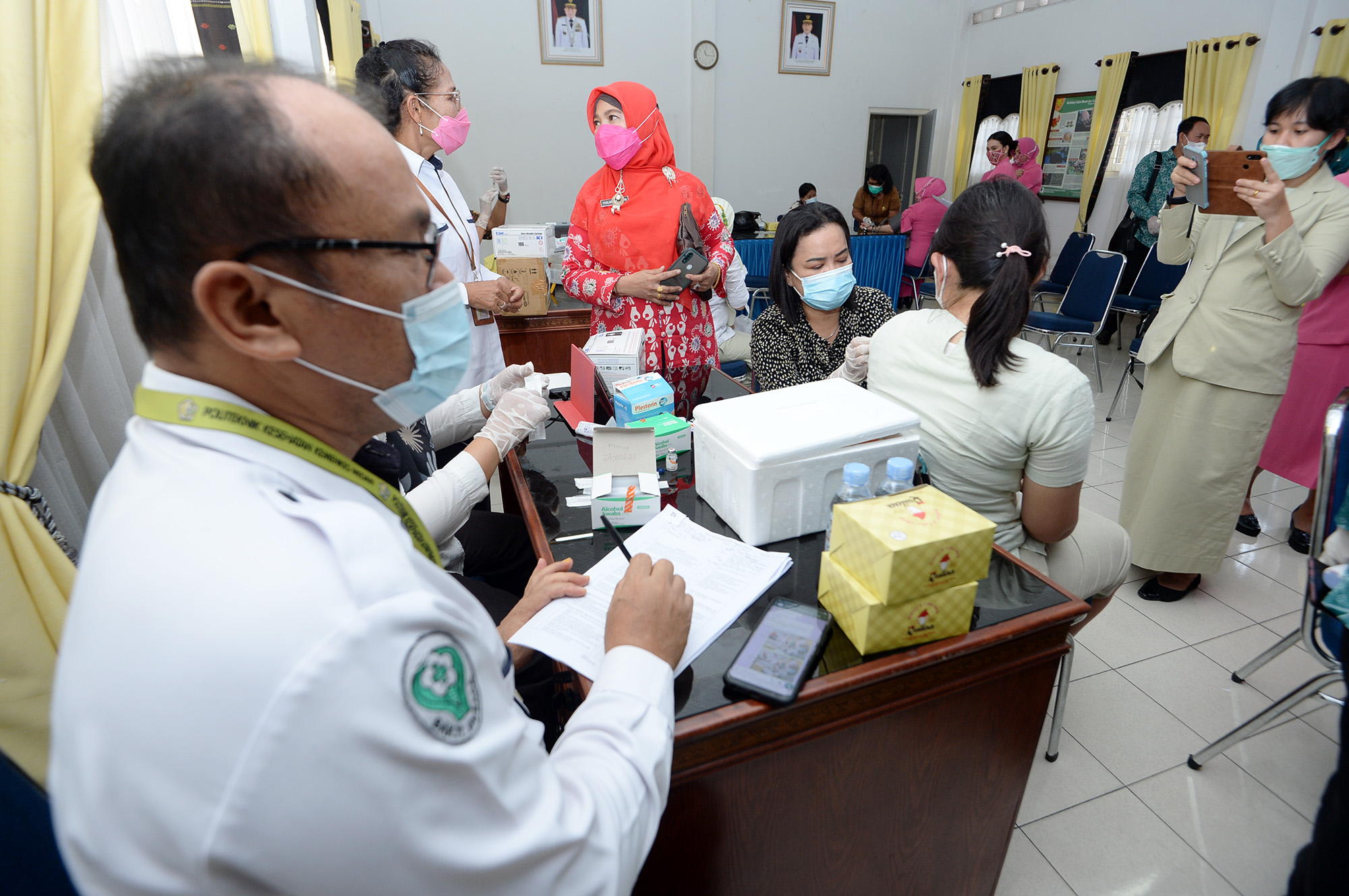 Tinjau Vaksinasi Covid-19,  Nawal Minta Masyarakat Jangan Ragu untuk Divaksin