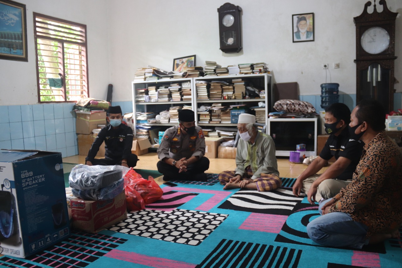 Â implementasikan Program Kapolda Banten, Kabidhumas Polda Banten Pesantren Saba ke Ponpes Raudatul UlumÂ 