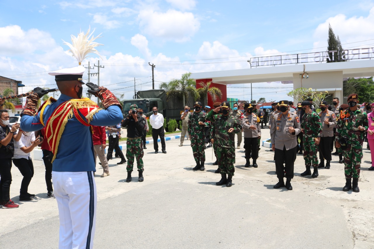 Pangdam I/BB Dampingi Danjen Akademi TNI dan Kalemdiklat Polri Tinjau Kegiatan Taruna Latsitarda Nusantara ke XLI Tahun 2021 Satlat di Simalungun