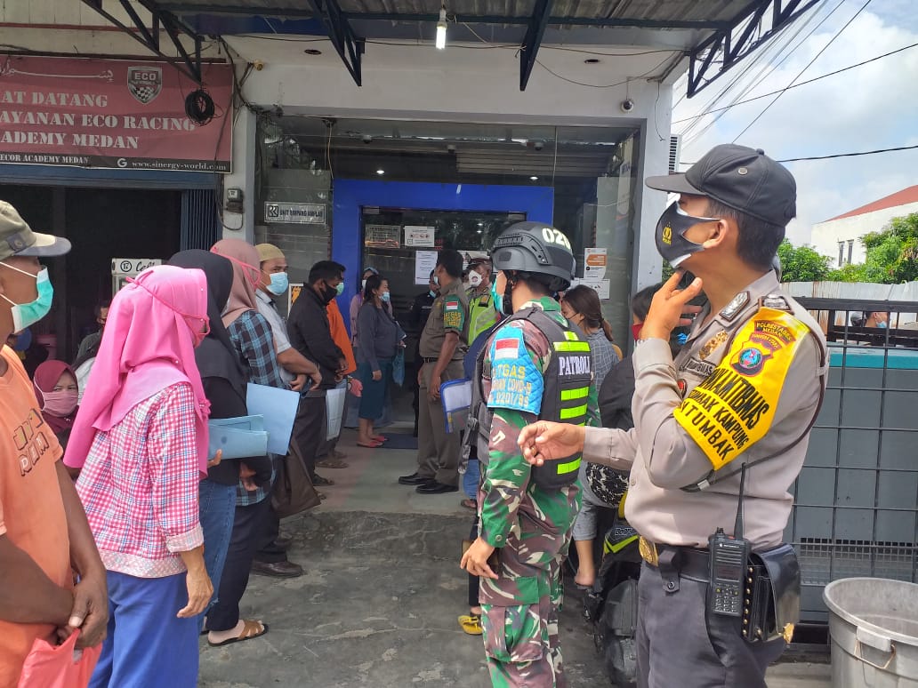 Untuk Memutus Mata Rantai Covid-19, Polsek Patumbak Rutin Gelar Ops Yustisi PPKM Mikro dan Bagikan MaskerÂ 