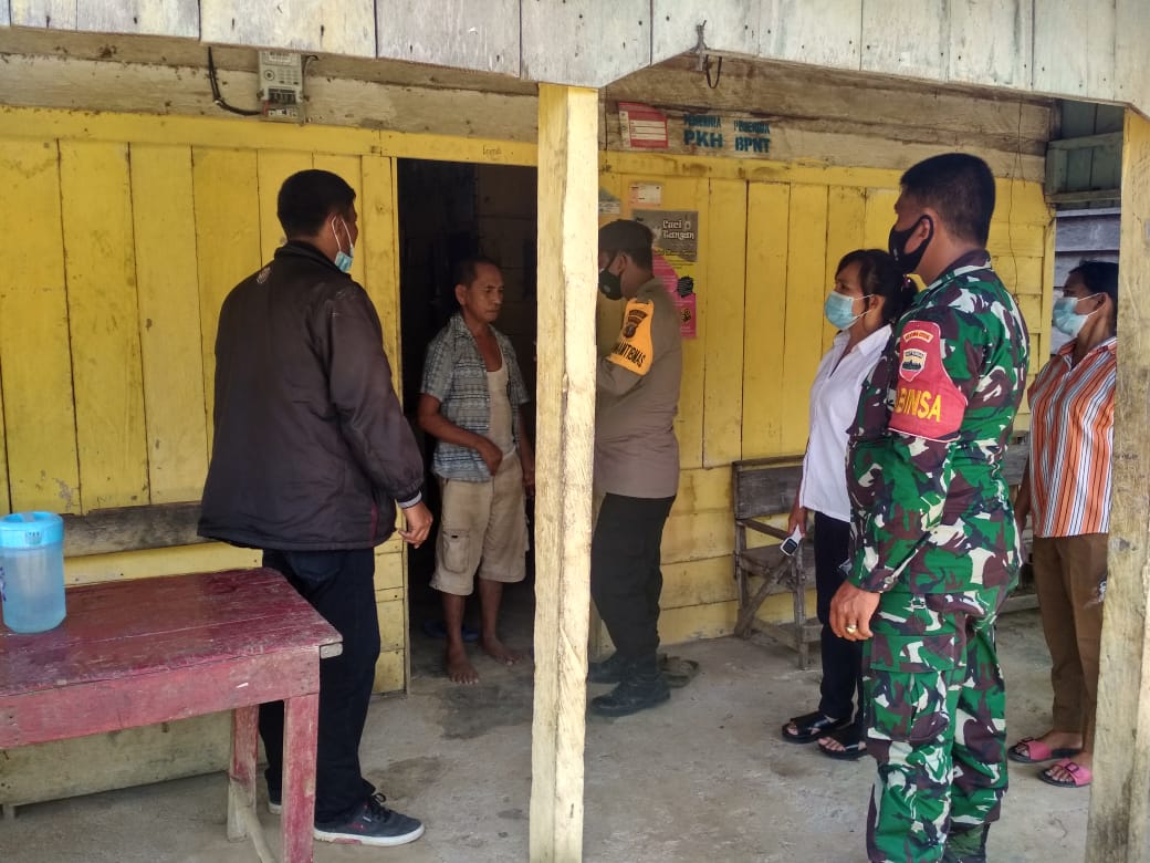 Polres Pakpak Bharat Bersama TNI dan Pihak Puskesmas Salak Sosialisasi Prokes