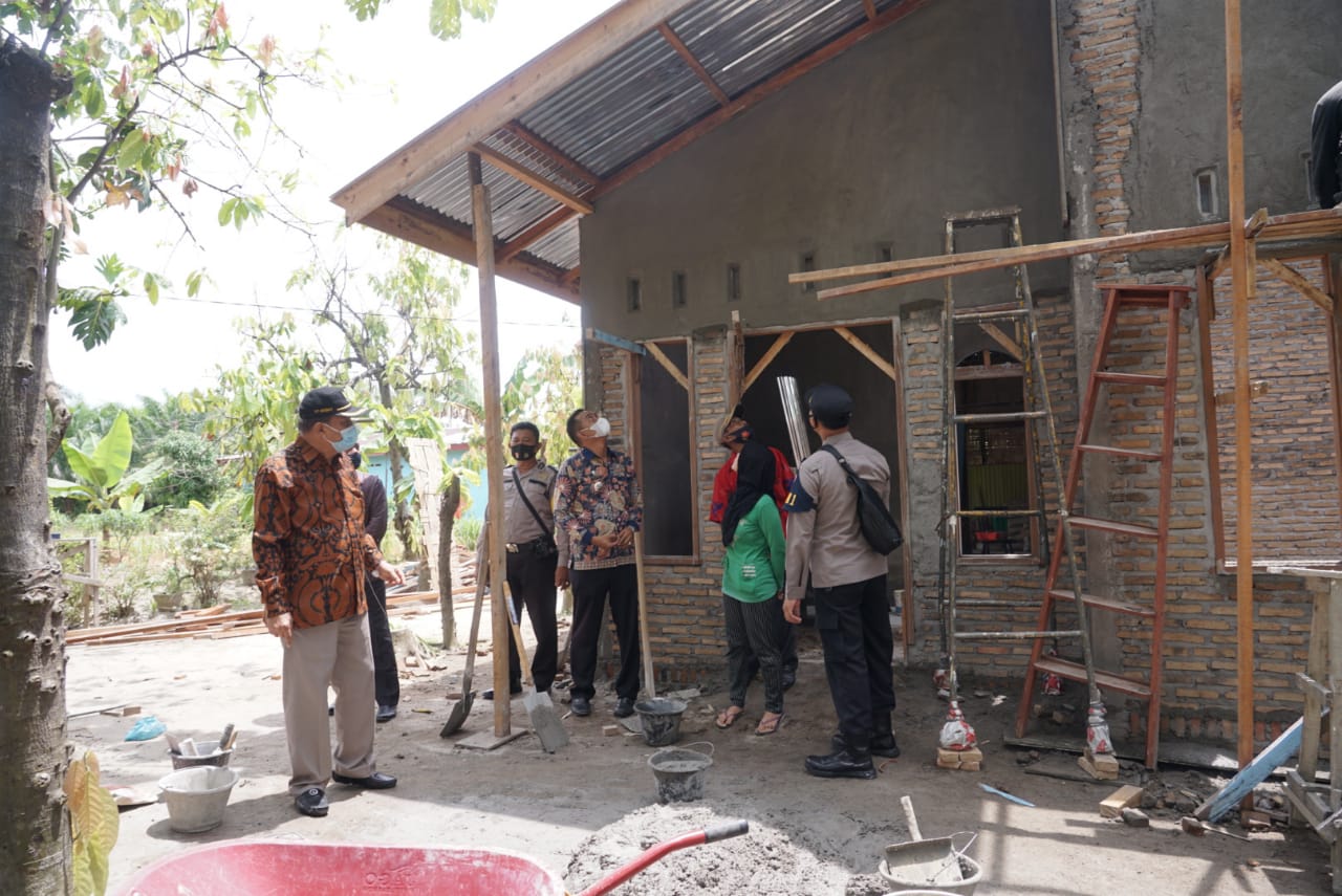 Walikota Tinjau Bedah Rumah Taruna Latsitardanus di Tebing Tinggi