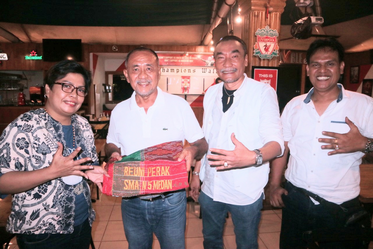 Badia Raja Manurung Dikukuhkan Menjadi Penasehat Reuni Perak SMAN 5 Medanâ€™ 96
