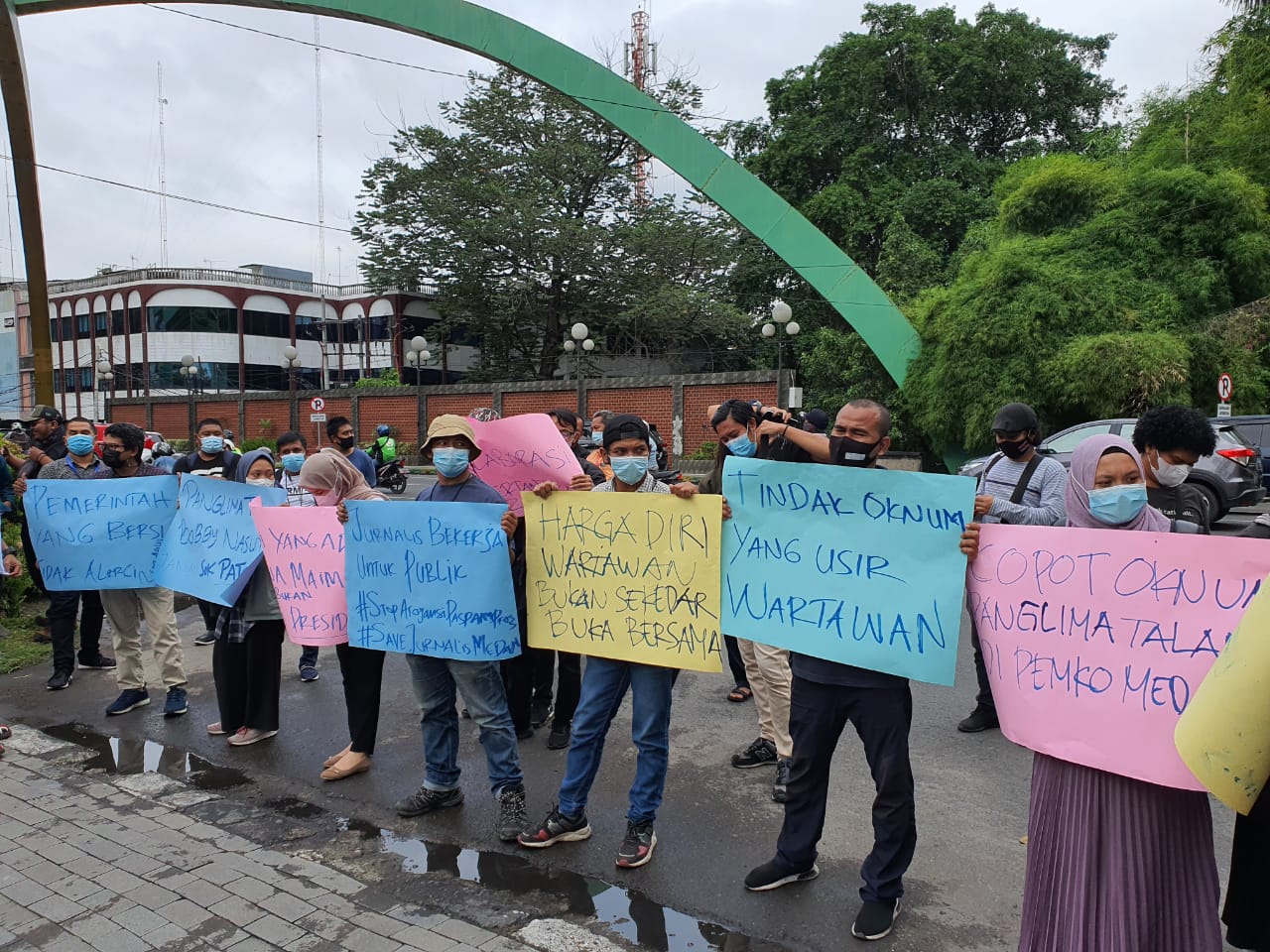 Jurnalis Kembali Geruduk Kantor Wali Kota Medan, Tuntut Bobby Buang 