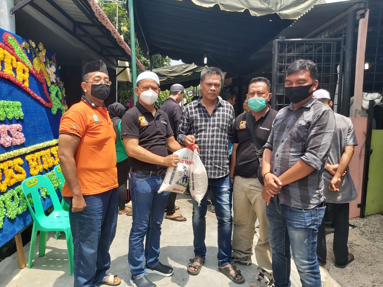 Ketua Pewarta Melayat ke Rumah Duka Azwandi Lubis Wartawan Sumut Pos