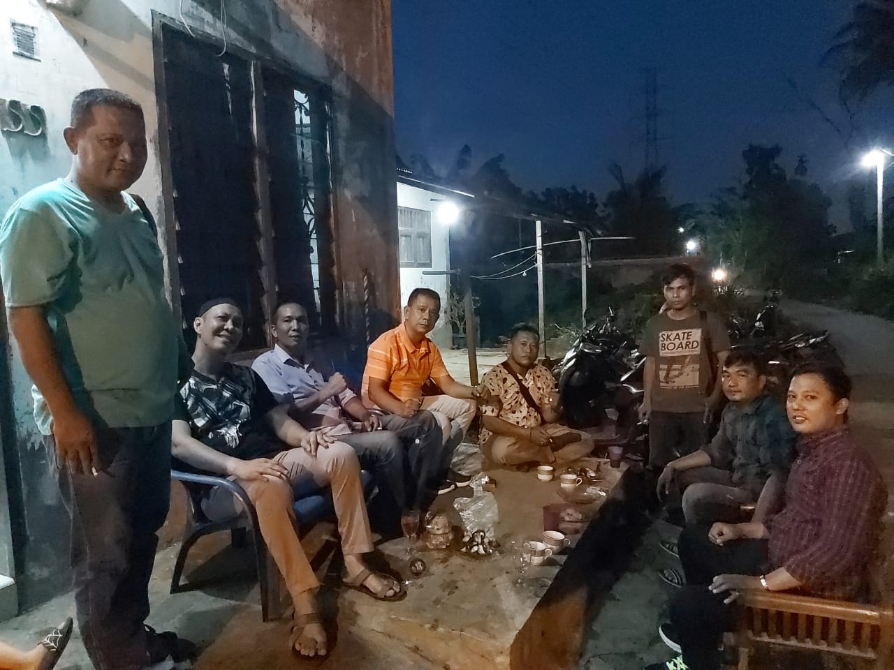 Bukber di Rumah Khairunnas, Ketua Pewarta Bersama Pengurus Nikmati Kerang Rebus