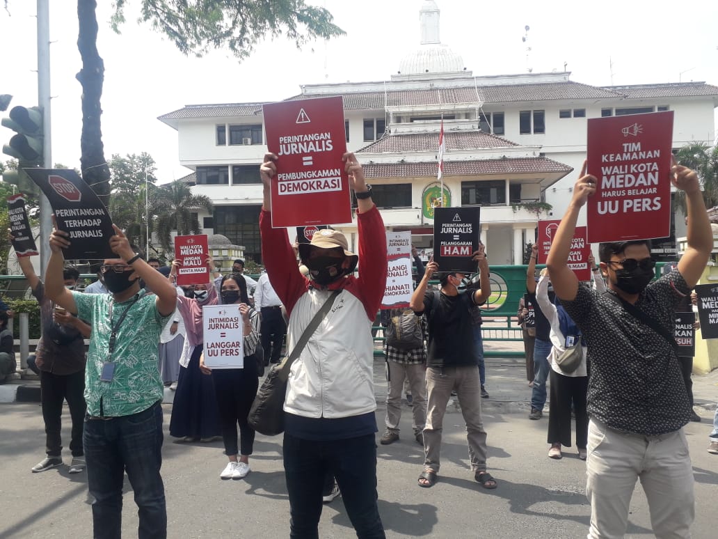 Aksi Tutup Mulut Jurnalis, Tuntut Wali Kota Bobby Evaluasi Pengamanan