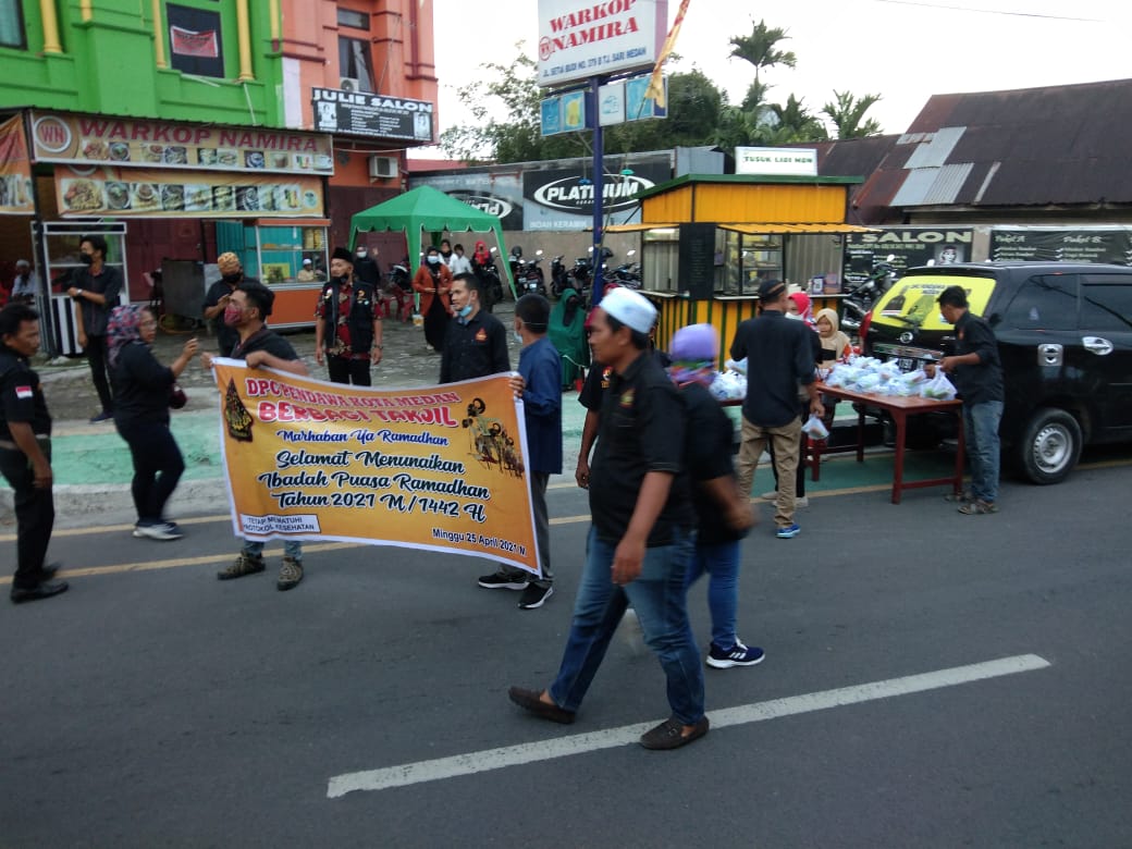 DPC Pendawa Medan Berbagi Takjil dan Berbuka Puasa Bersama, Ruslan : Peningkatan Amal dan Silaturrahmi