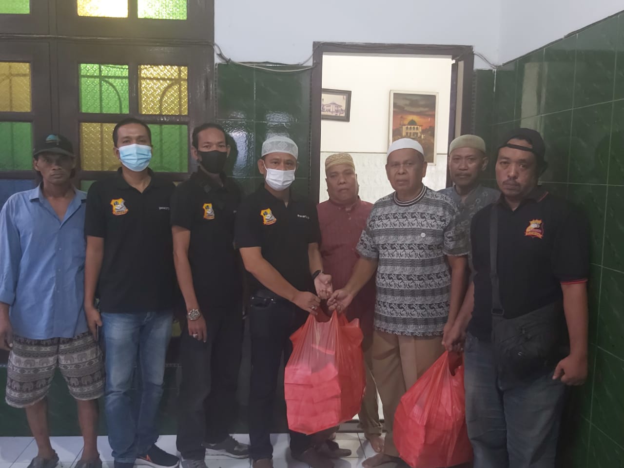 Ketua Pewarta Bagikan Takjil di Dua Mesjid, Chairum Lubis : Lebih Terarah Dibagikan ke Mesjid