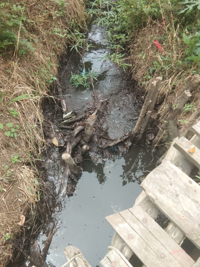 Bak Kolam,Penampungan Limbah PT.SJMS Jebol Cemari Parit Warga.