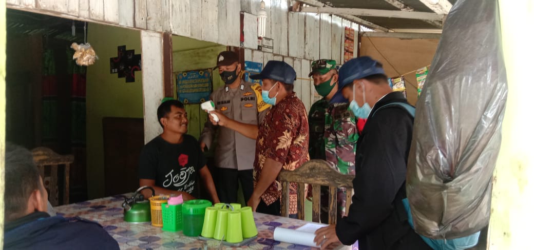 Mencegah Penyebaran Covid-19, Polres Pakpak Bharat Cek Kesehatan Masyarakat