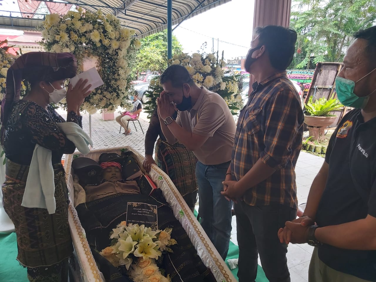 Ketua Pewarta Melayat ke Rumah Duka Bripka Robby Pratama Sembiring SE