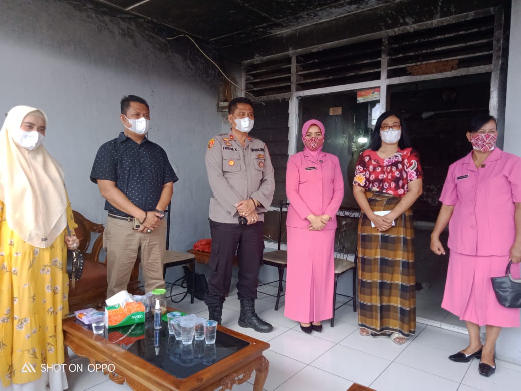 Kapolsek dan Ketua Ranting Bhayangkari Medan Area Anjang Sana ke Aspol Selambo