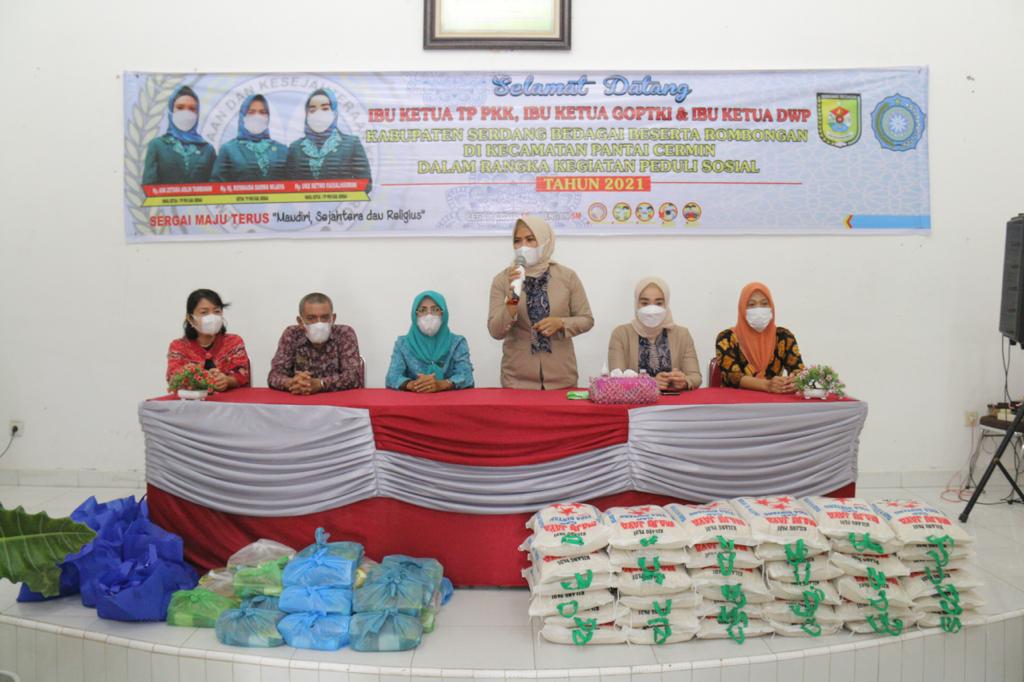 PKK Sergai Kembali Bagikan 400 Paket Sembako di 4 Kecamatan