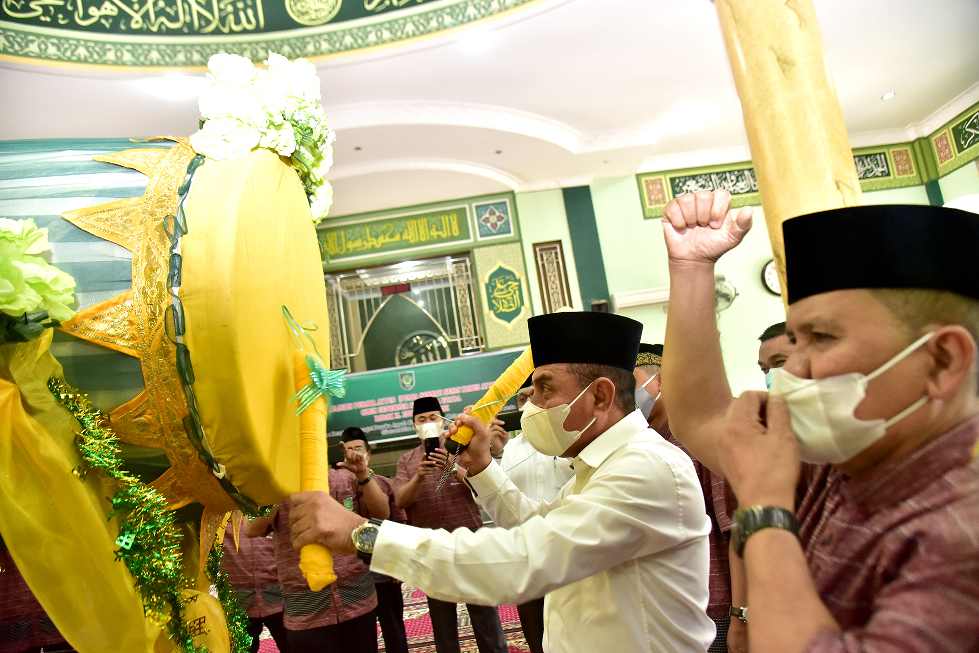 Gubernur Resmikan Majelis Pusaka Ayyub  di Masjid Al-Munawwarah UISU