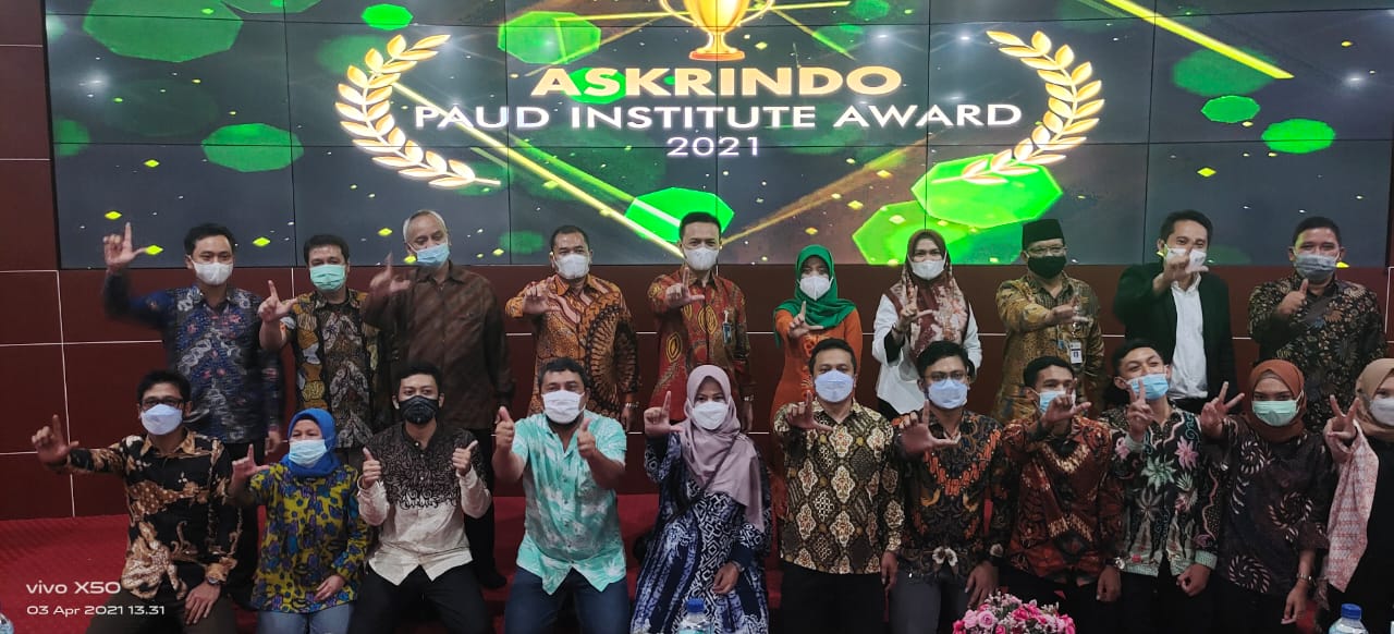 Atas Program Dan Dedikasi Memajukan PAUD Di Deli Serdang, Hj Yunita Ashari Terima Anugerah Bunda Paud Inovatif
