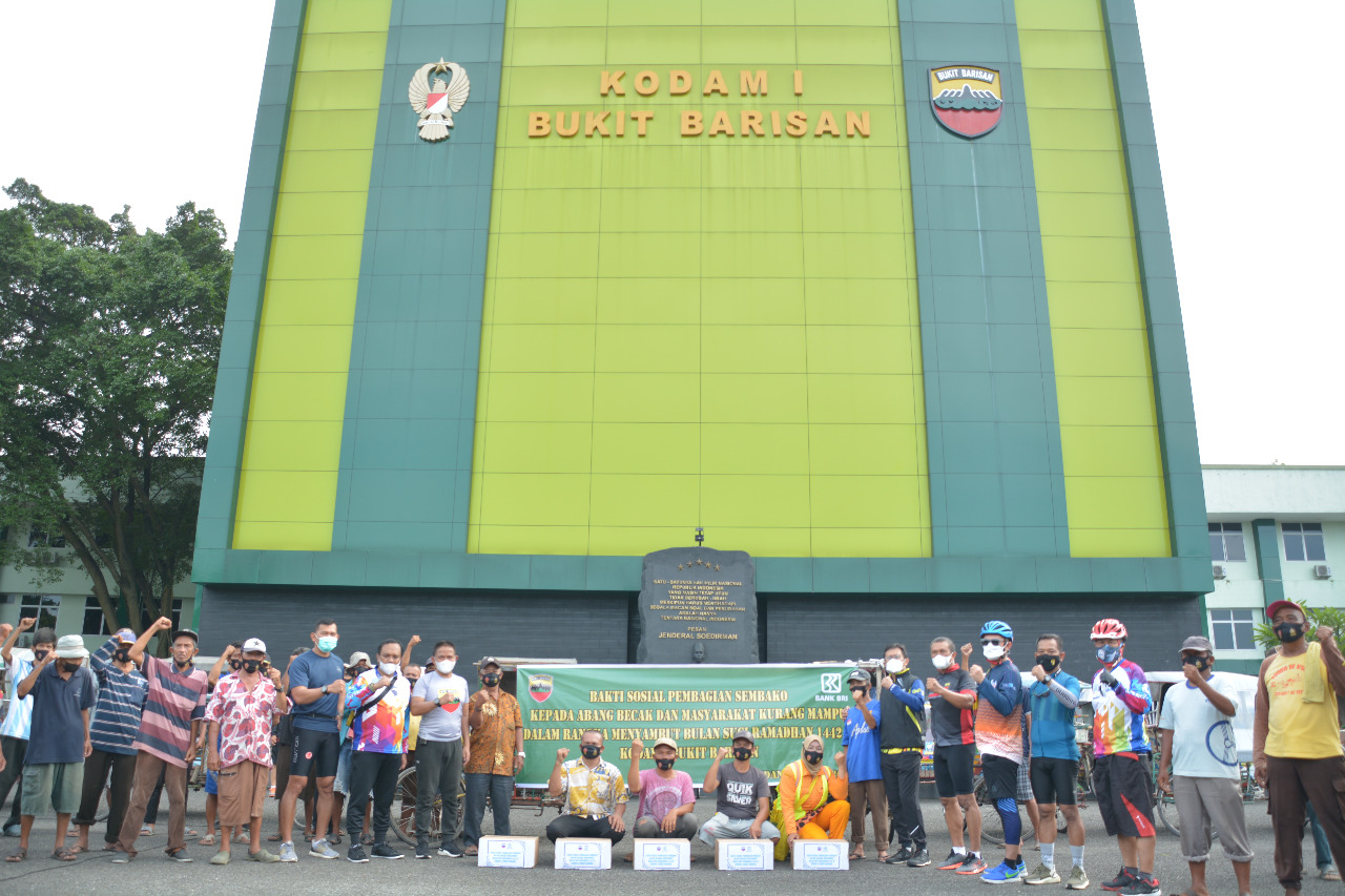 Menyambut Bulan Suci Ramadhan Pangdam I/ BB dan Pimpinan Bank BRI Memberikan Sembako dan santunan Bagi Masyarakat Membutuhkan