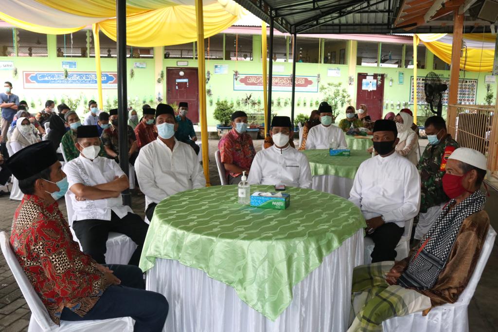 Pemko Medan Serahkan Bantuan untuk Masjid Qiblatin