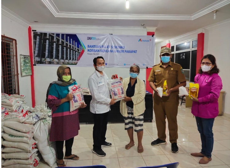 Inalum Bantu Korban Bencana Banjir dan Tanah Longsor di Parapat