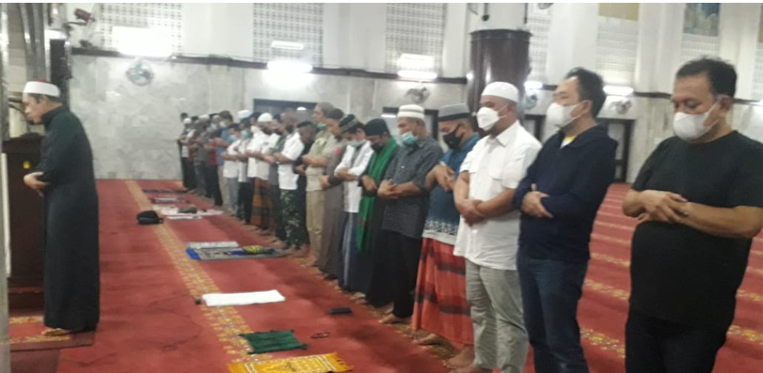 Ketika Sholat Gerhana Bulan di Masjid Agung Medan