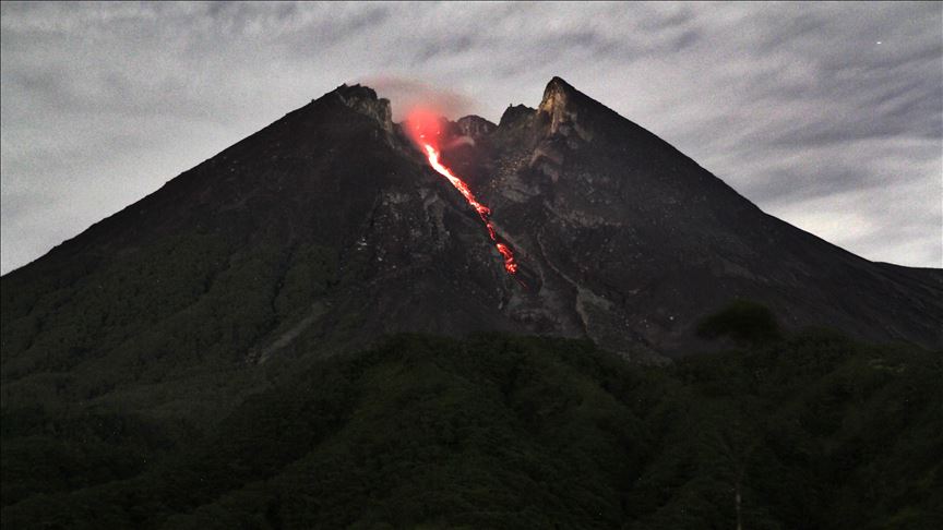 Malam Ini Gunung Merapi Erupsi Luncurkan Awan Panas 2 Km