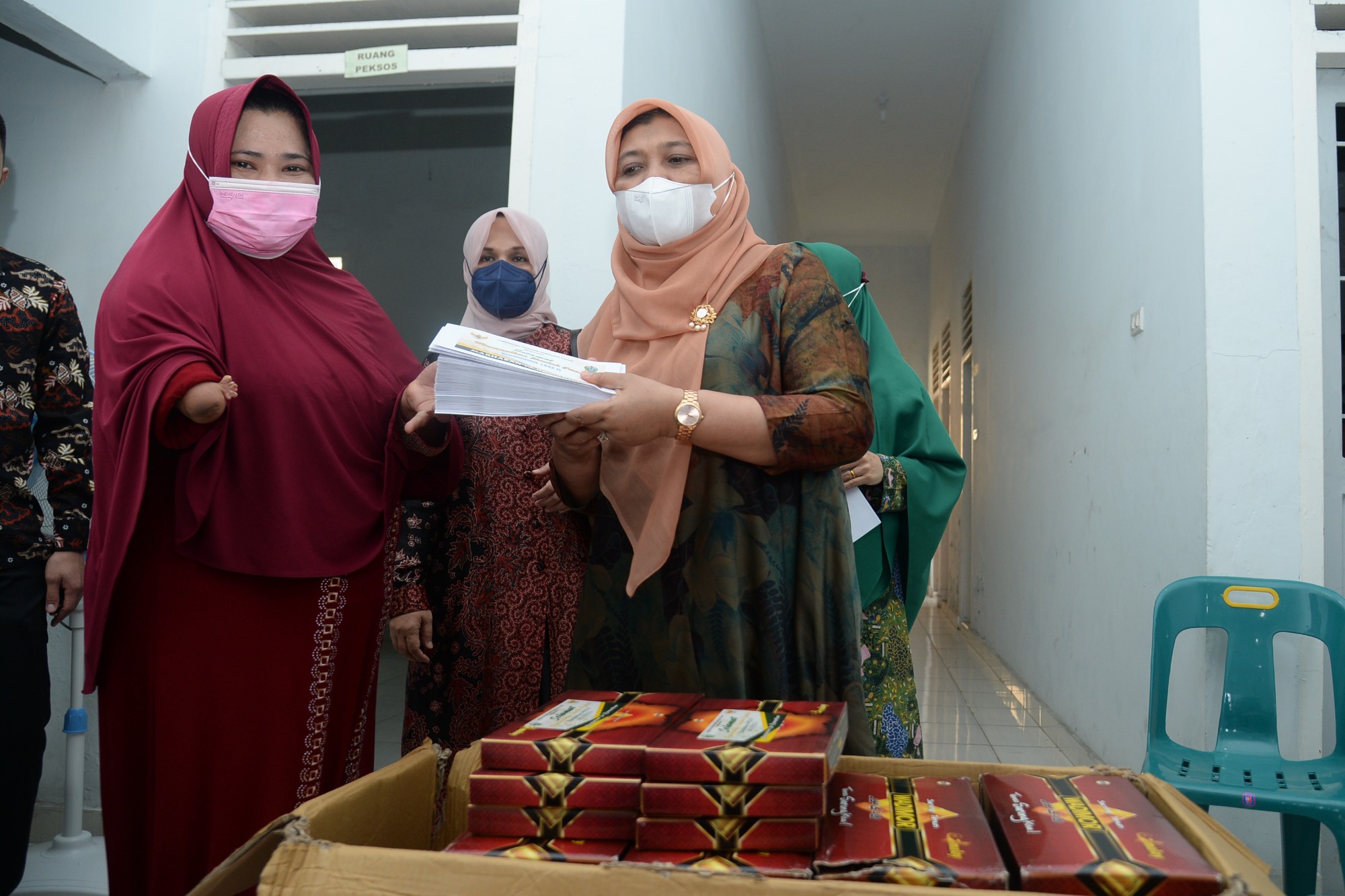 Pemprov Sumut Salurkan Bantuan Ratusan Paket  Sembako untuk Penyandang Disabilitas