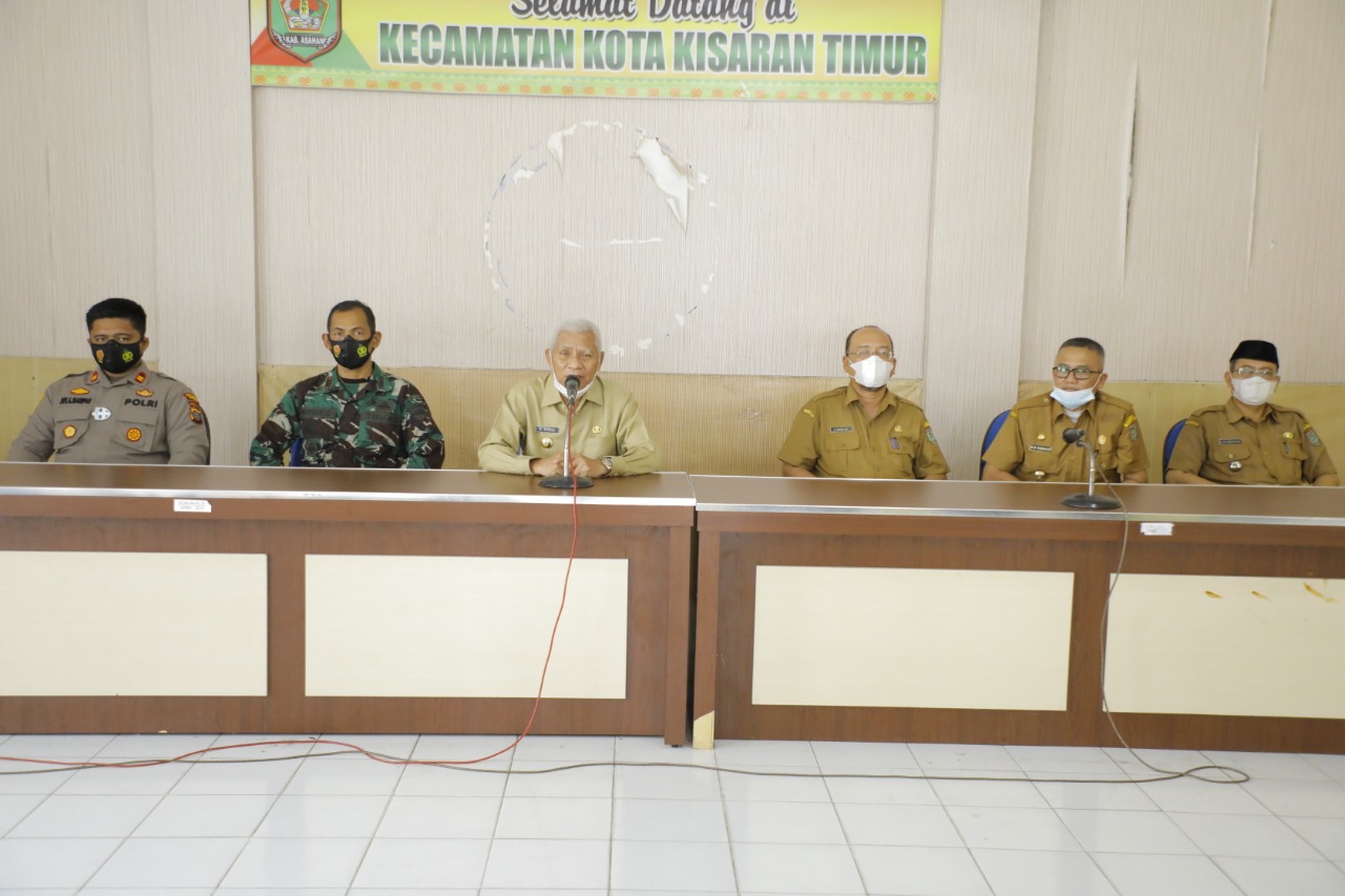 Bupati Asahan Salurkan Beras Kepada Kaum Dhuafa di Kantor Camat Kisaran Timur