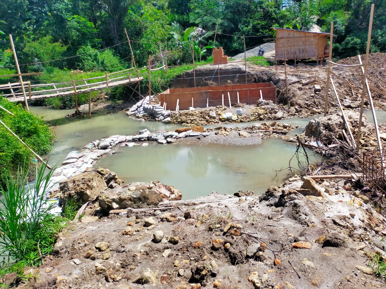 ProyekÂ  Jembatan BPBD Simalungun Mangkrak, warga Resah