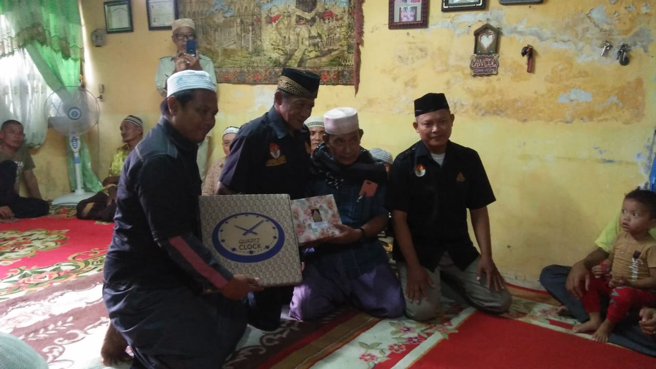 DPW Pendawa Sumut Serahkan Al-Quran Ke BKM Al Makmur, Ruslan: Untuk Meningkatan Ketaqwaan Kita Kepada Allah SWT
