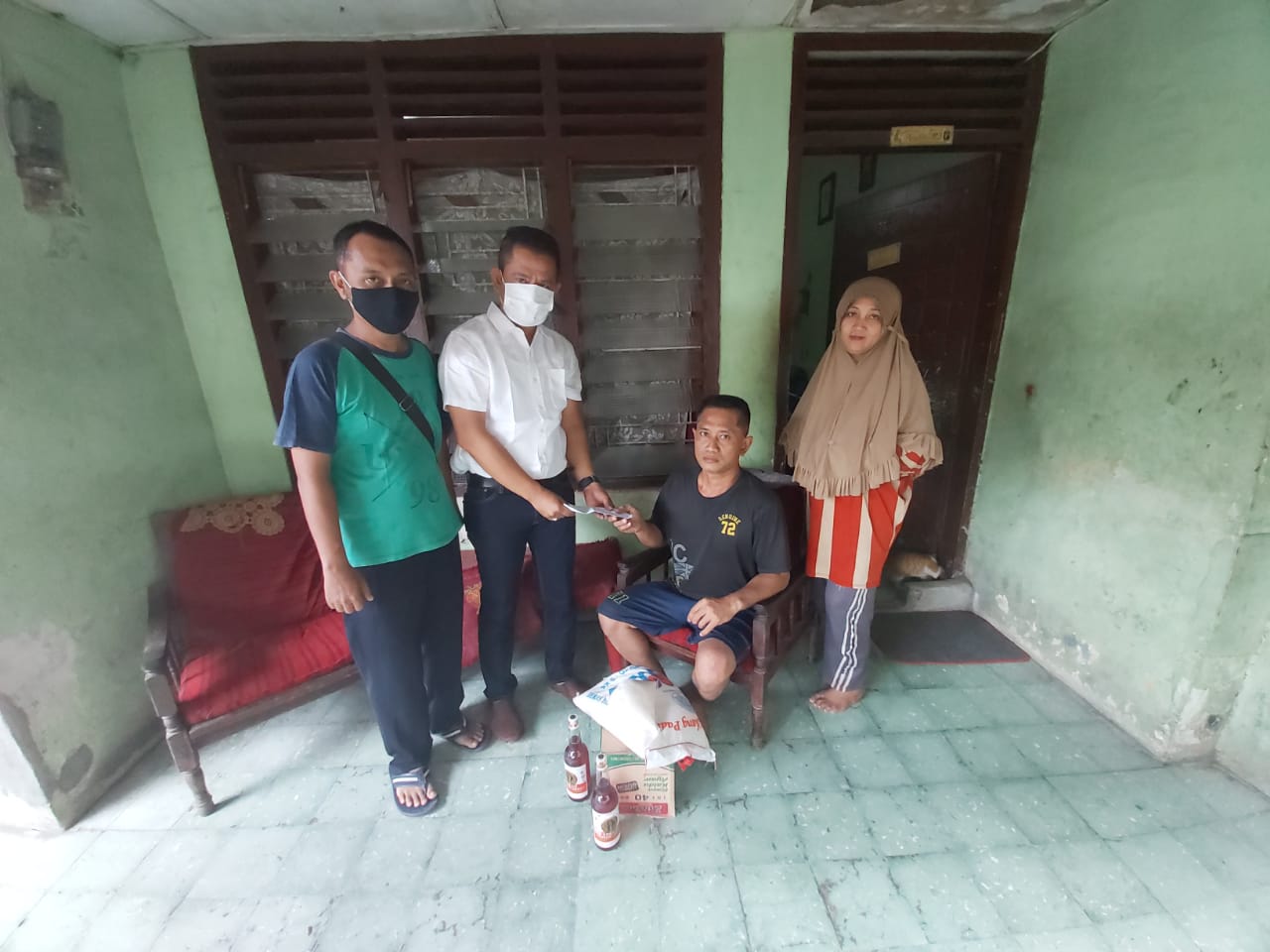 Jumat Barokah Ramadhan, Ketua Pewarta Santuni Panca Prihandoko Penderita Stroke
