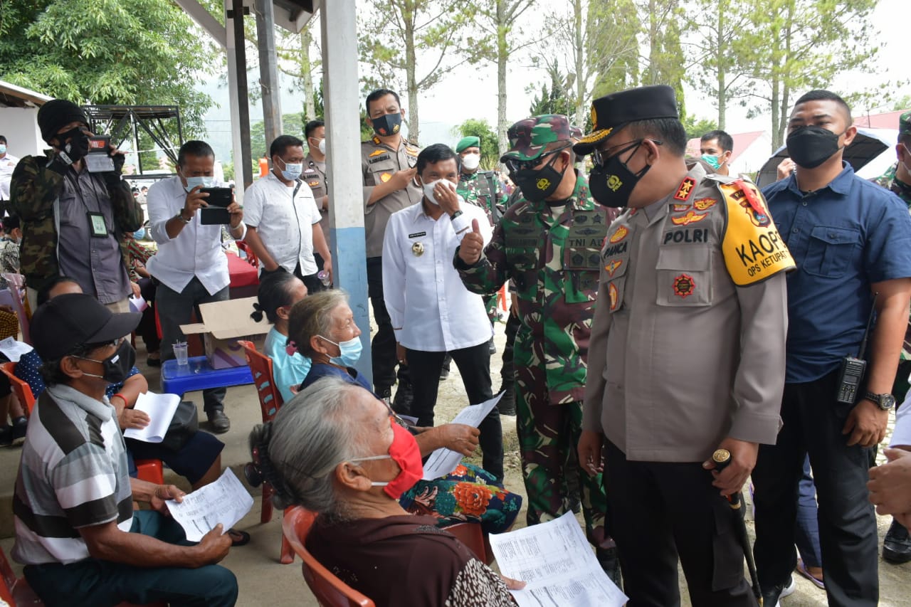 Kapolda Sumut dan Pangdam I/BB Tinjau Percepatan Vaksinasi Massal di Humbahas